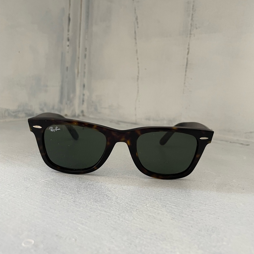 Ray Ban Wayfarer women’s sunglasses